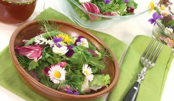 Салата от спаначени коренчета и рукола