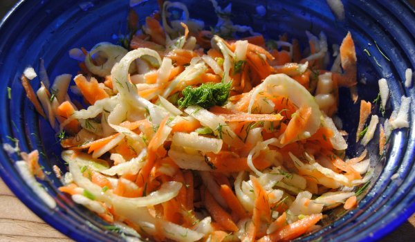 Салата от тиква, фенел и ябълки