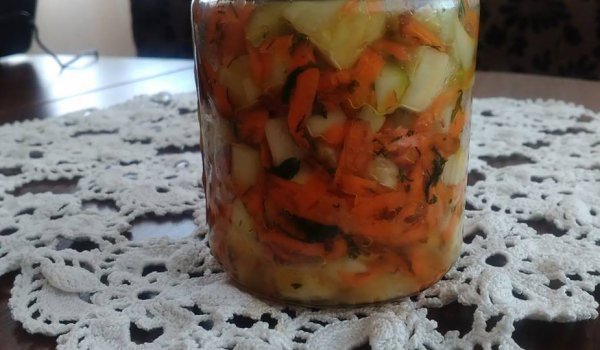 Салата от тиквички и моркови за зимата