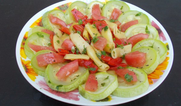 Салата от тиквички и зелен фасул
