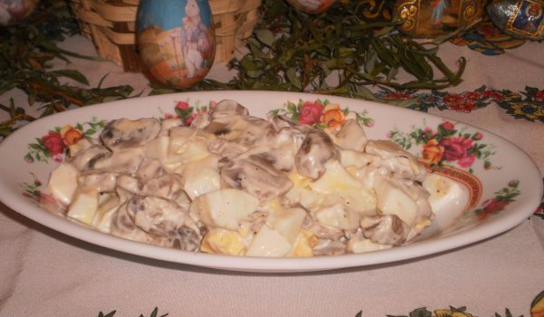 Салата от варени гъби с яйца