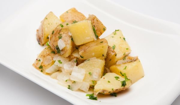 Салата от варени картофи