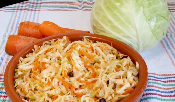 Салата от зеле и моркови