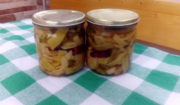 Салата от зелен боб в буркан