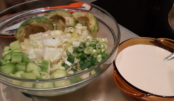 Салата с авокадо и айсберг