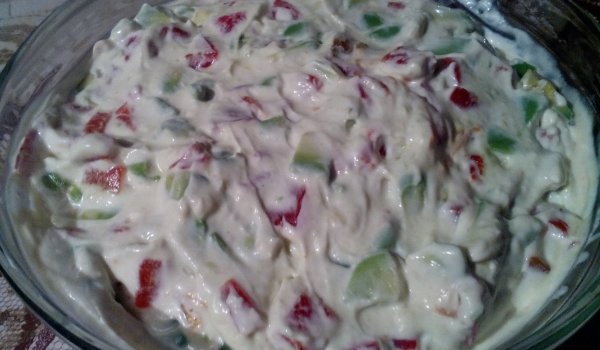 Салата с авокадо и извара