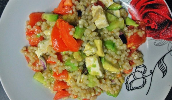 Салата с авокадо и кускус