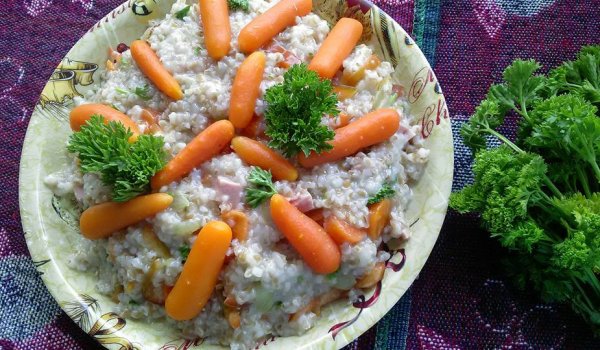 Салата с булгур и бейби морковчета