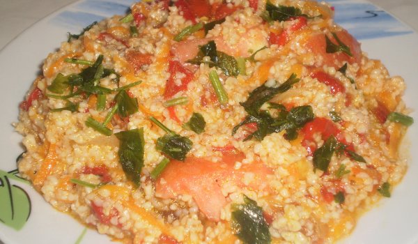 Салата с булгур и печени чушки