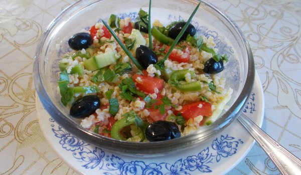Салата с булгур и зеленчуци