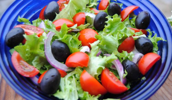 Салата с чери домати и маруля