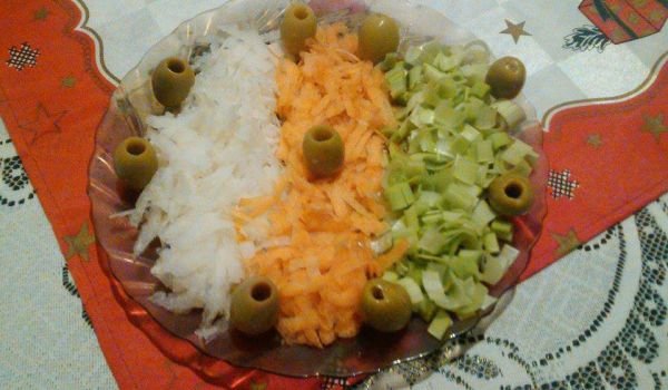 Салата с черна ряпа, праз и моркови