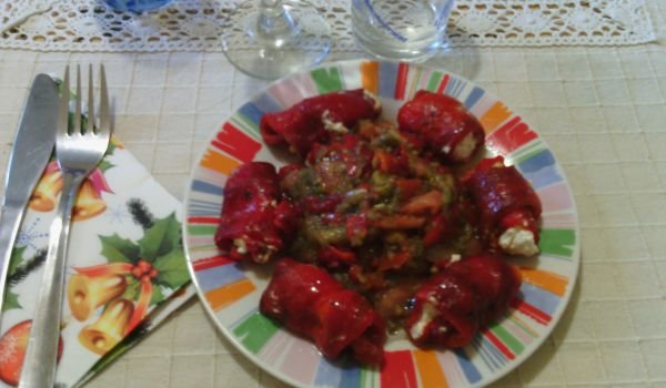 Салата с чушки, патладжан и сирене