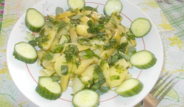 Салата с фасул, тученица и песто