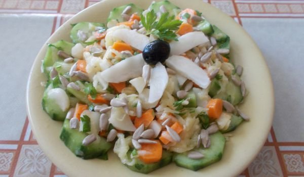 Салата с гулия и слънчогледови семена