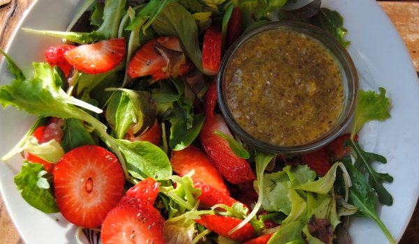 Салата с ягоди и чиа