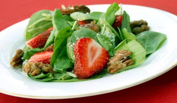 Салата с ягоди