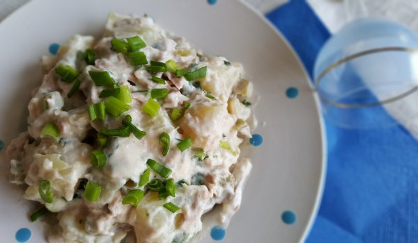 Салата с Картофи и Риба Тон