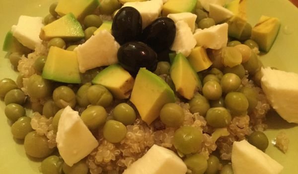 Салата с киноа и грах