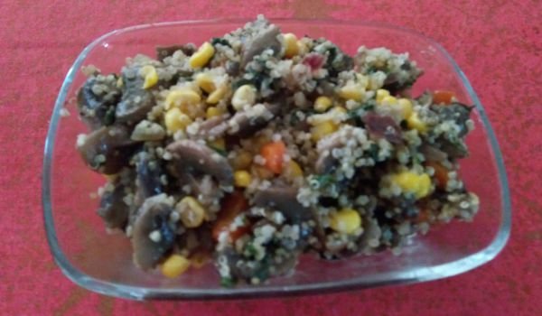 Салата с киноа и гъби