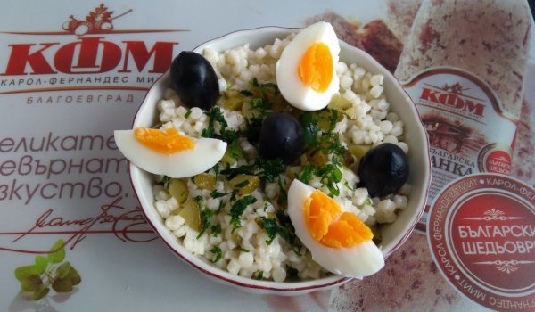 Салата с кускус, кисело мляко и майонеза