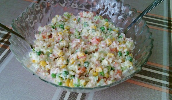 Салата с кускус с филе и зеленчуци