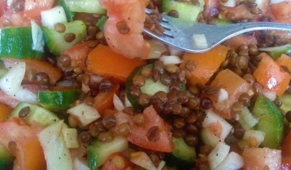 Салата с леща и сладко-кисел дресинг