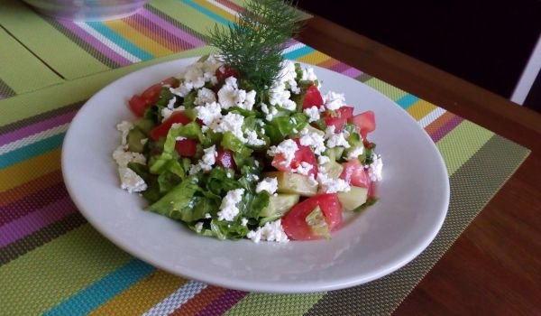 Салата с маруля, домати и краставици