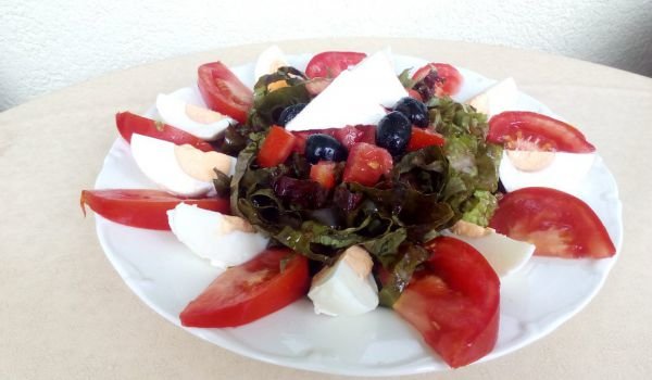 Салата с маруля и яйца