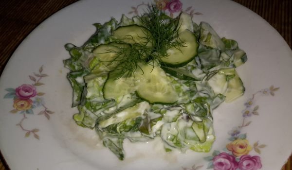 Салата с маруля и кисело мляко