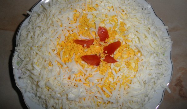 Салата с млечни продукти
