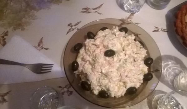 Салата с пилешко и майонеза