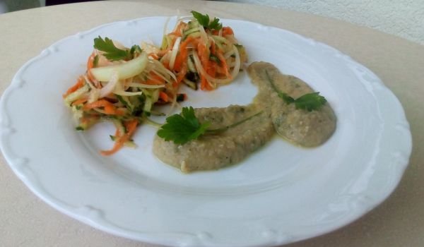 Салата с пюре от червена леща