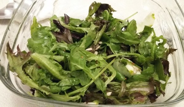 Салата с рукола и бяла риба
