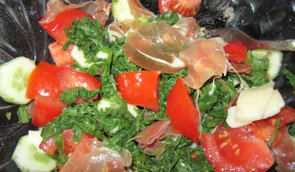 Салата с рукола с прошуто