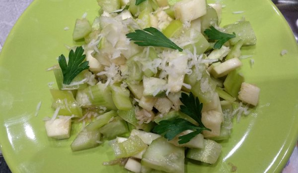 Салата с тиквички Зелена магия