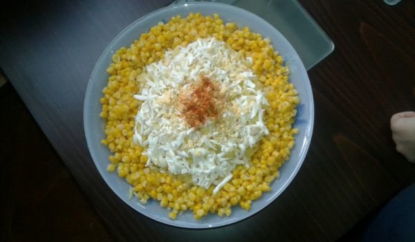 Салата с царевица и картофи