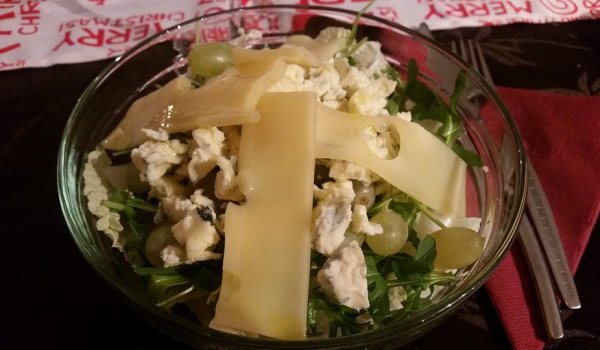 Салата със сирена и грозде