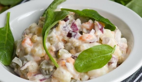 Салата със спанак, картофи и сирене
