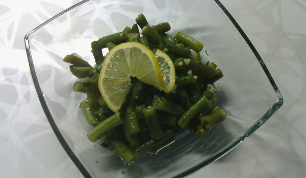 Салата със зелен боб и лимон