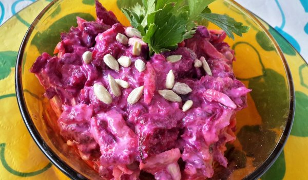 Салата цвекло, моркови и слънчоглед