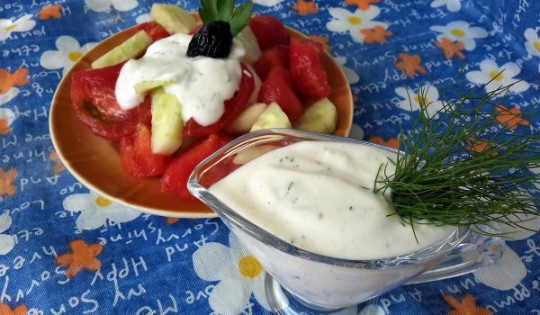 Салатен дресинг с кисело мляко