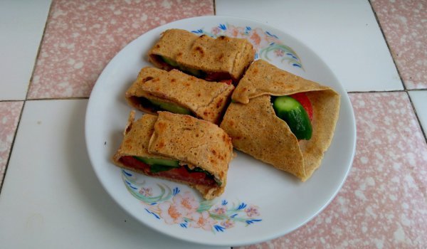 Сандвич с домашна тортила от лимецово брашно