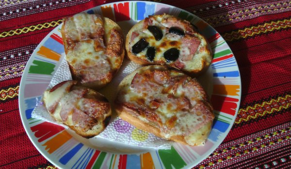 Сандвичи с кашкавал и хамбургски салам