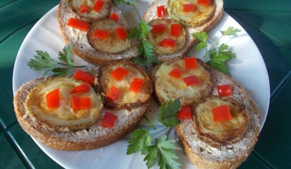 Сандвичи с тиквички и червена чушка