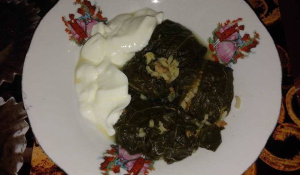 Сарми с кайма в листа от лапад