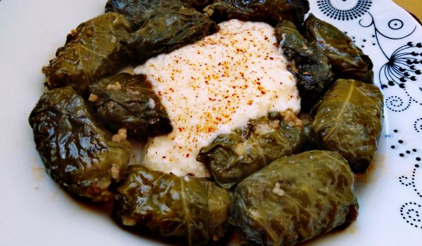 Сарми с лапад, булгур и орехи