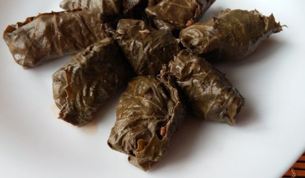 Сарми с лозови листа и кайма