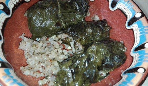 Сармички от лапад и див ориз
