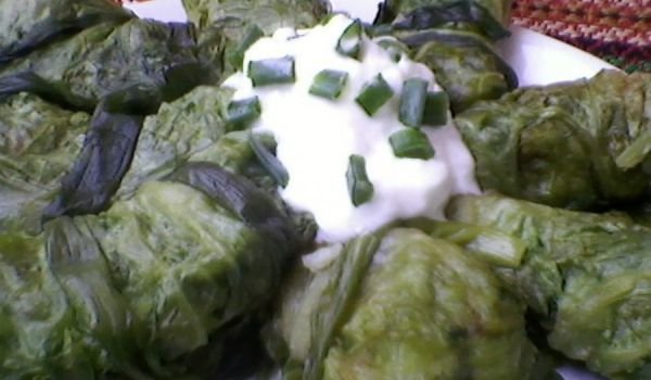 Сармички с пресен грах и маруля